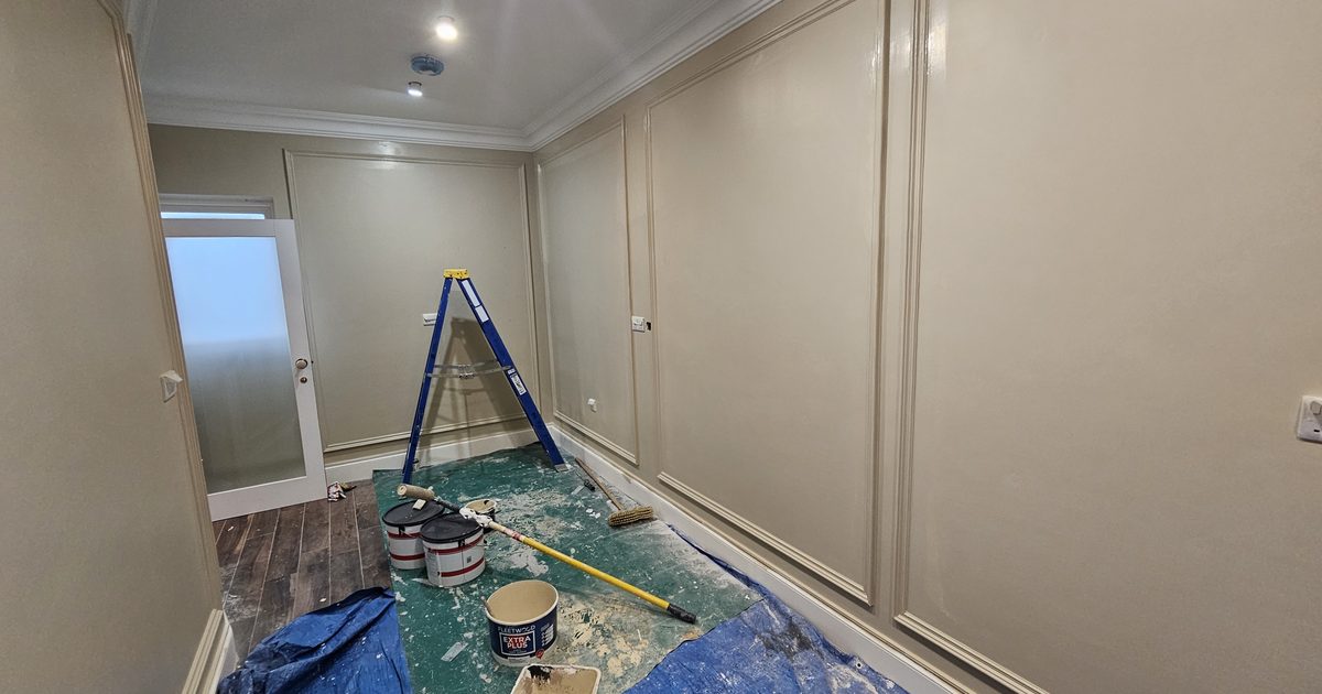 Professional painter in Carrickmacross Co Monaghan giving a quote for interior painting
